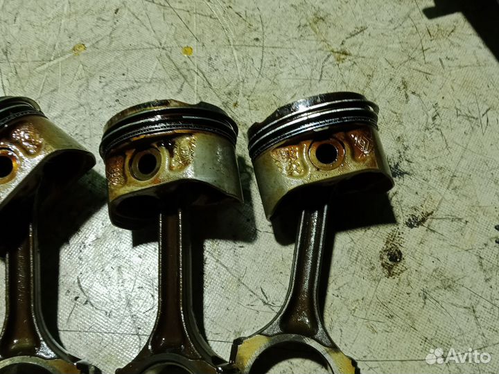 Поршень с шатуном Renault Megane 2 1.6 K4M