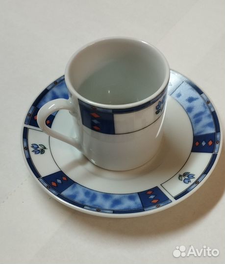 Посуда: кофейная пара, разделочная доска, кружки