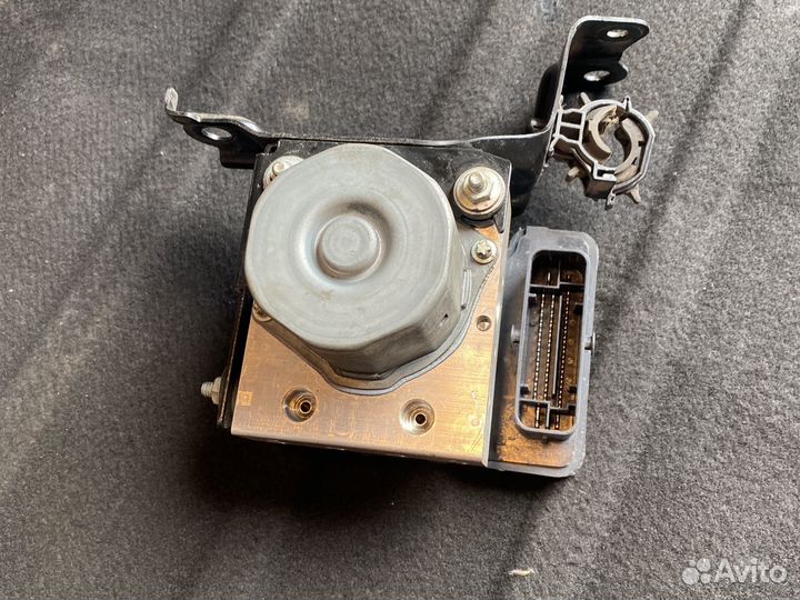 Блок ABS Toyota Camry 50