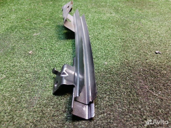 Направляющая стекла задняя правая Nissan Terrano