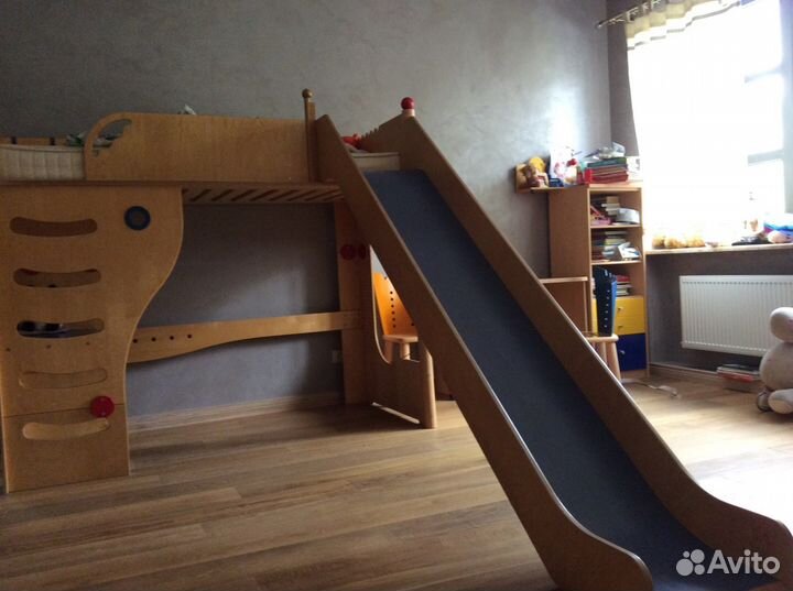 Продаю комплект детской мебели