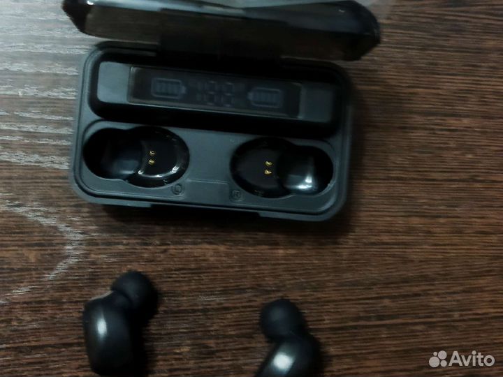 Беспроводные наушники новые. Чёрные