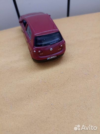 Машинка металлическая