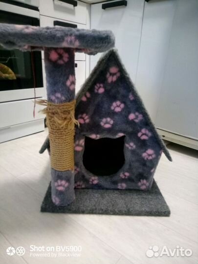 Домик для кошки с когтеточкой бу