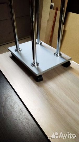 Вешало напольное