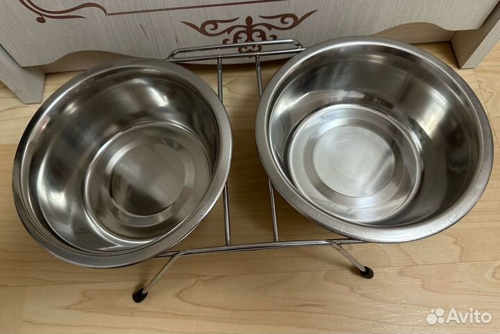 Миска для животных на подставке (металлическая)