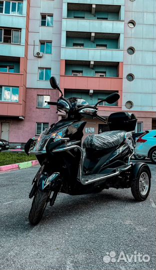 Скутер 200 кубов Мопед Трицикл (49.9сс)