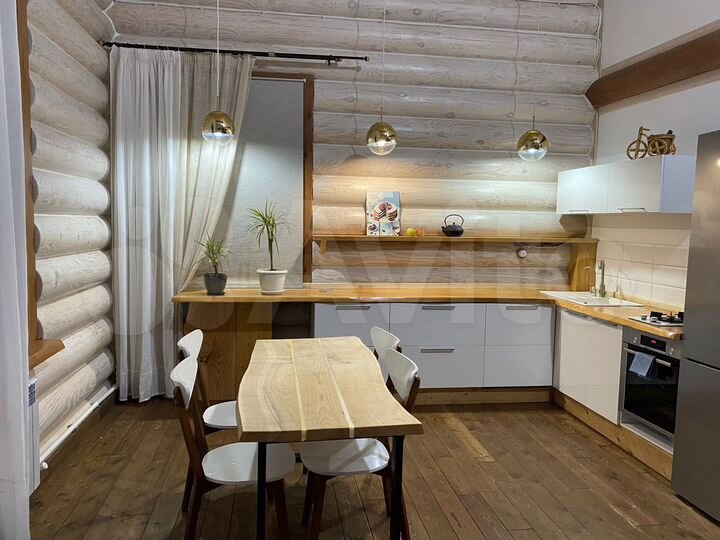 Коттедж 200 м² на участке 10 сот.