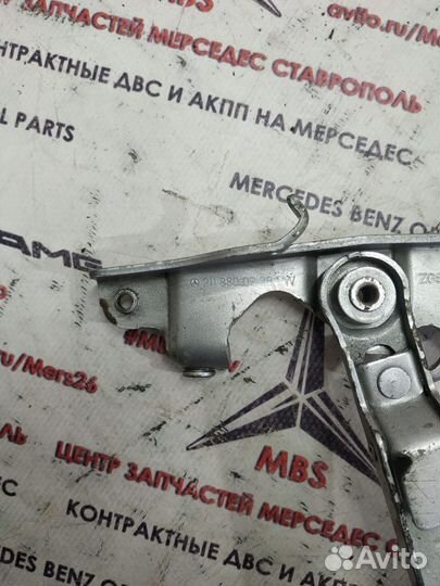 Петля капота w211 Mercedes