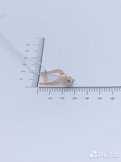 Золотые серьги с камнем