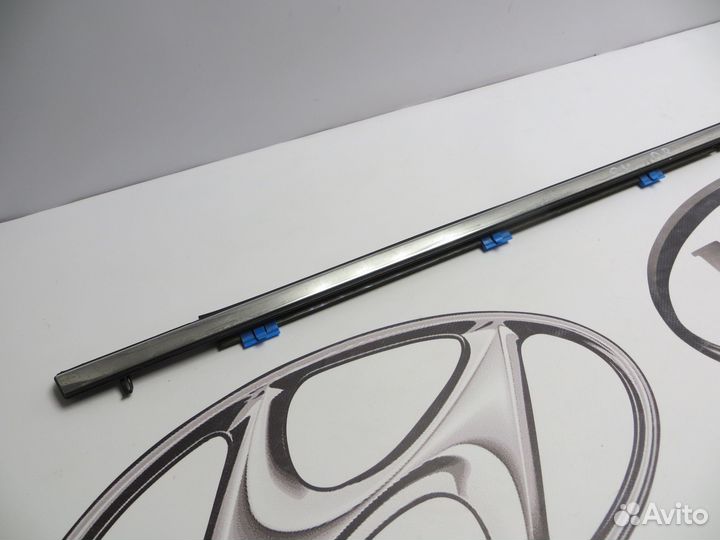 Молдинг стекла передний правый Mazda 6 GH