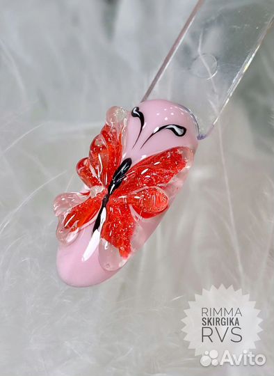 Модель на маникюр