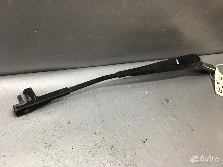 Поводок стеклоочистителя передний левый Skoda Octa