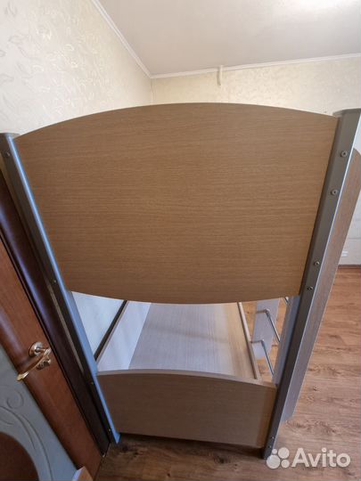 Двухъярусная кровать