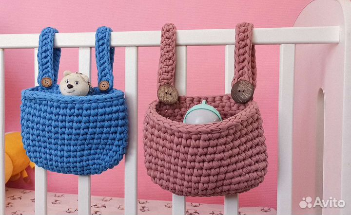 Корзина на кроватку. Вязаная корзина для игрушек