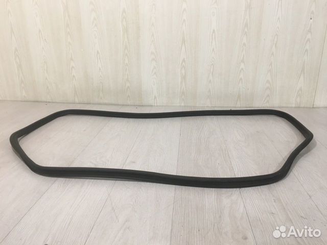 Уплотнительная резинка крышки багажника Mercedes