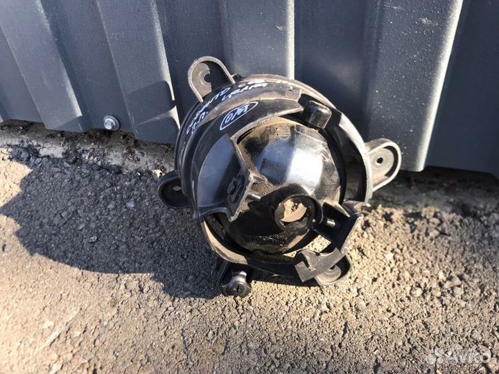 Фара противотуманная передняя правая Kia Sorento 1