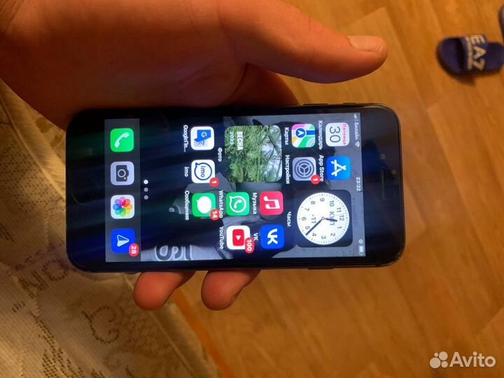 Телефон iPhone 8