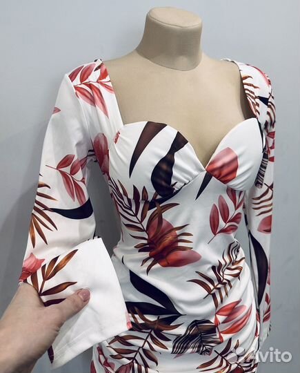 Яркое платье бюстье