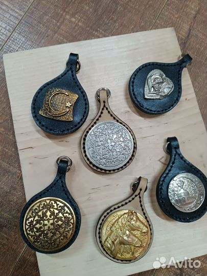 Кожаный брелок, ручная работа