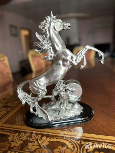 Серебряная статуэтка «Конь на дыбах»