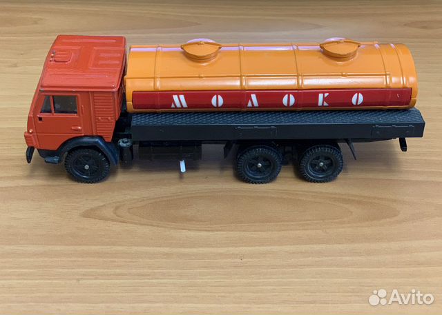 Масштабная литая модель Камаз (KAMAZ) 53212 Молоко