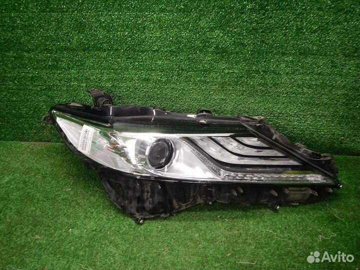 Фара правая Toyota Camry