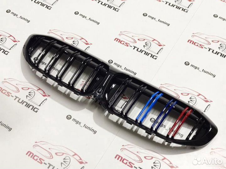 Решетка радиатора BMW 3 серии G20 с триколором