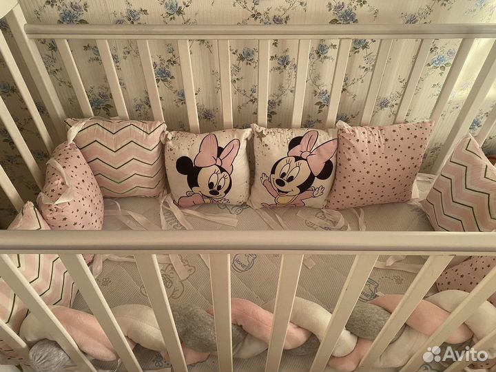 Детская кроватка с матрасом и бортиками