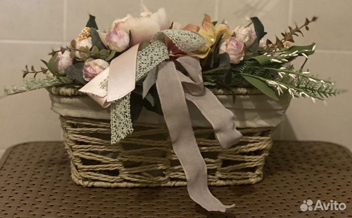 Шкатулка плетёная с цветами. Италия