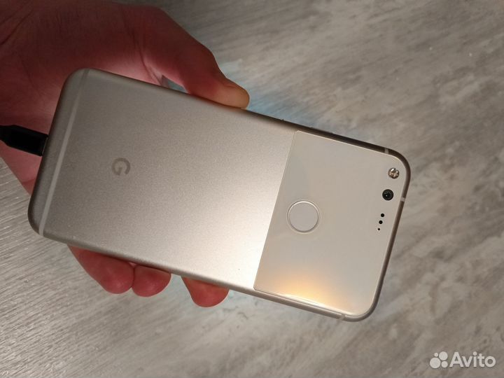 Google Pixel XL, 4/128 ГБ
