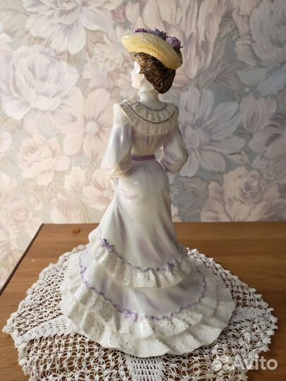 Фарфоровые статуэтки дамы, Англия