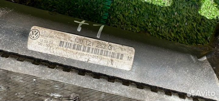 Радиатор (основной) Volkswagen Golf 2003