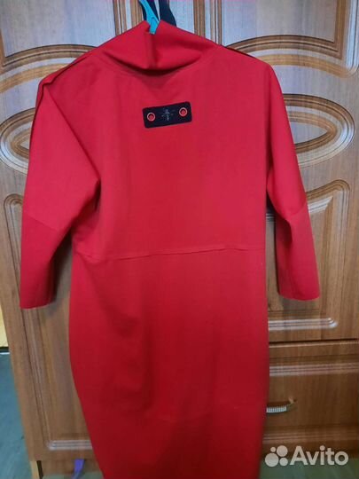 Красное платье