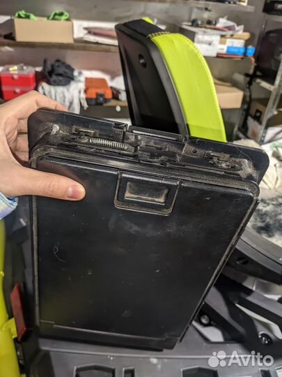 Лючок для лыж с чехлом Audi A8 (D3)