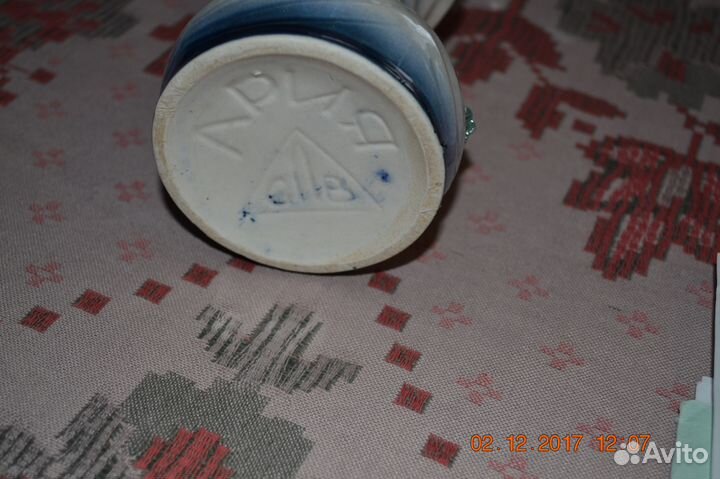 Керамические вазочки с цветами