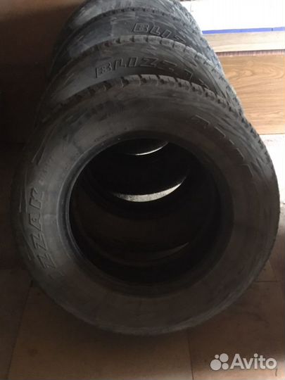 Bridgestone blizzak dm-v1 265/65R17