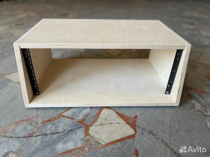 Настольная рэковая стойка 4U-300