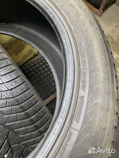 Yokohama BluEarth Winter V905 275/45 R21