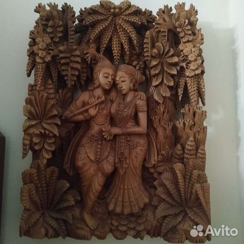 Резное панно из дерева