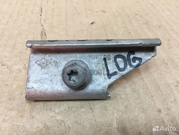 Крепление аккумулятора Renault Logan