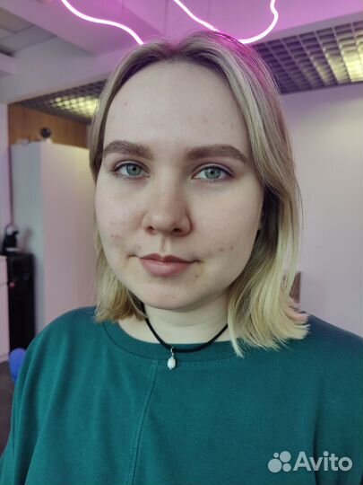 Модель на брови