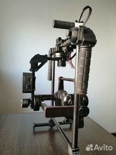 Электронный стабилизатор для камеры DYS