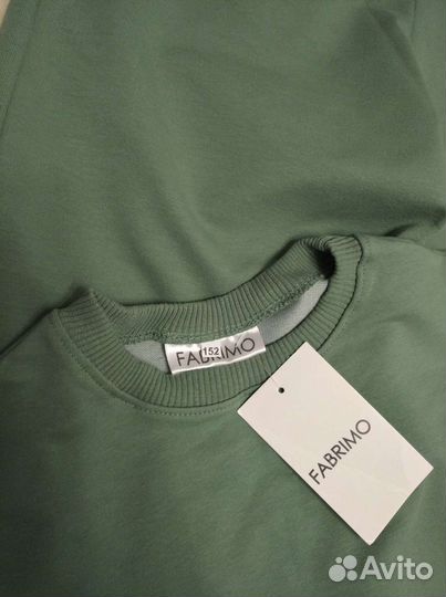 Спортивный костюм новый на девочку р. 152