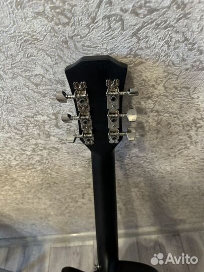 Акустическая гитара