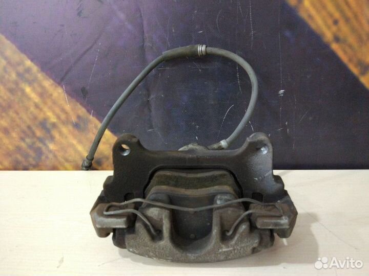 Суппорт передний правый Volkswagen Passat Variant