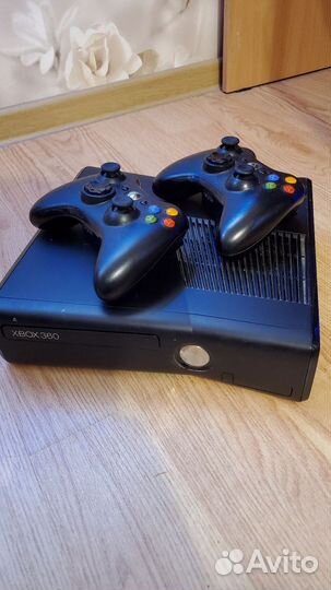 Xbox 360 S 320GB + много игр