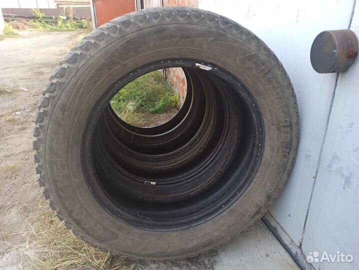 Goodyear UltraGrip Ice Arctic SUV 225/60 R17 103T