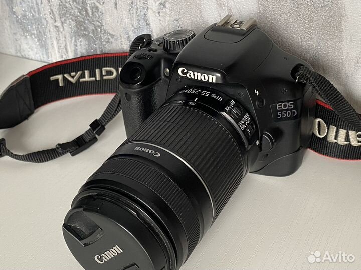 Canon 550d с объективом и полным комплектом