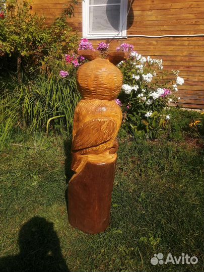 Скульптура совы из дерева для сада